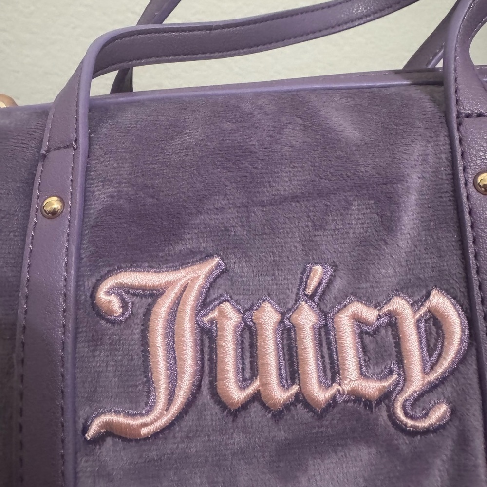 Juicy Couture Lavender Crossbody Bag - Picture 4 of 7